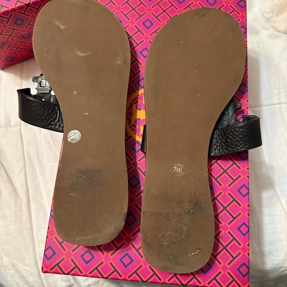 EUC TORY BURCH black sandals,Moore flat thong Elba Tumble Leather - Picture 5 of 5
